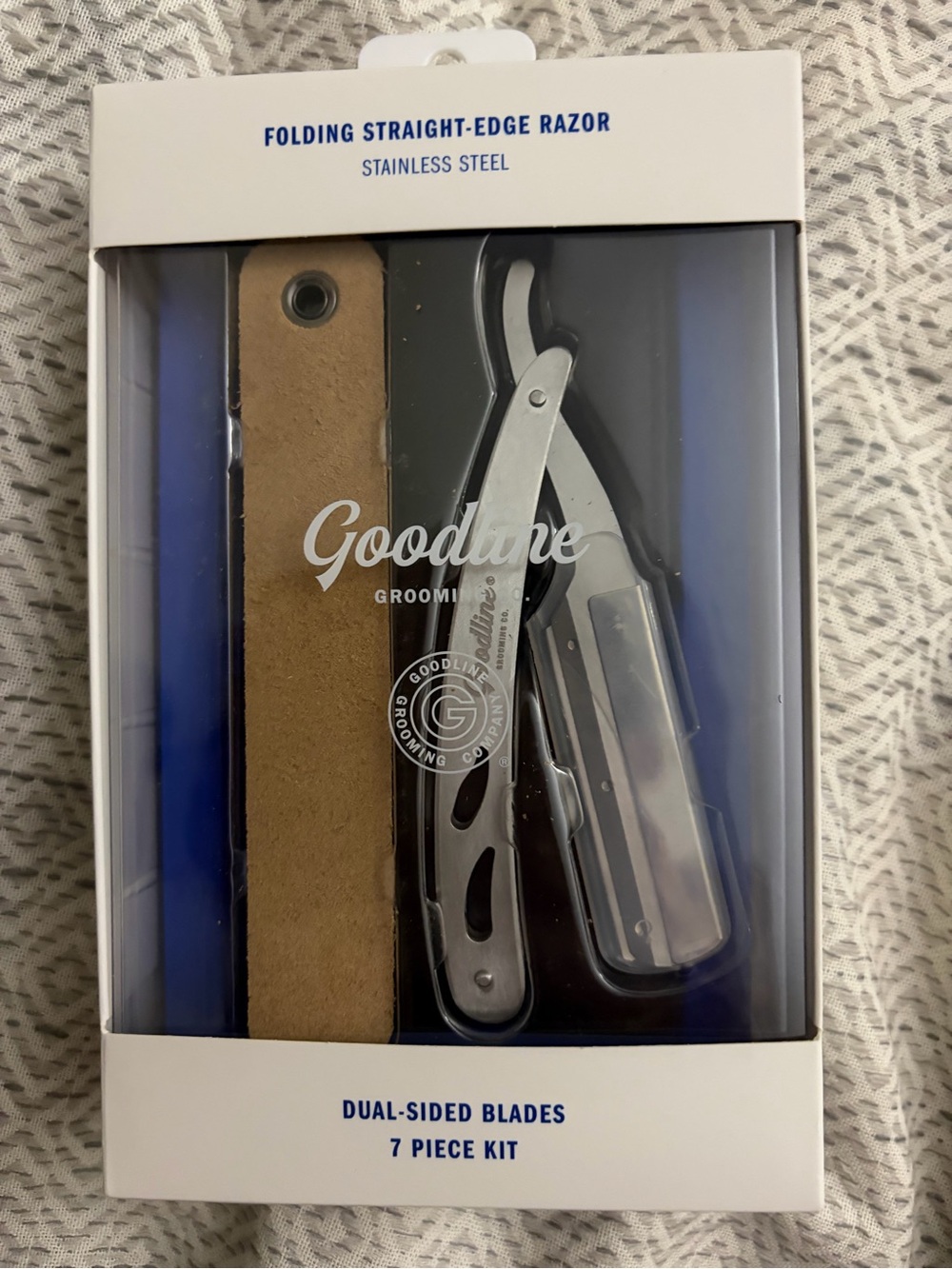 Folding Straight-Edge Razor Kit and replacement razors